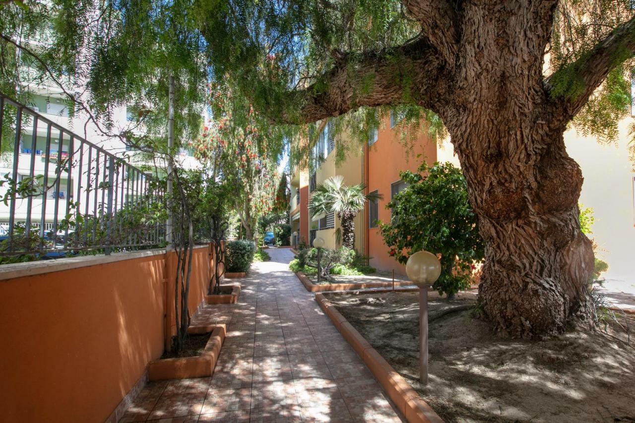Giardini E Mare Bed & Breakfast Quartu Sant'Elena Exterior photo