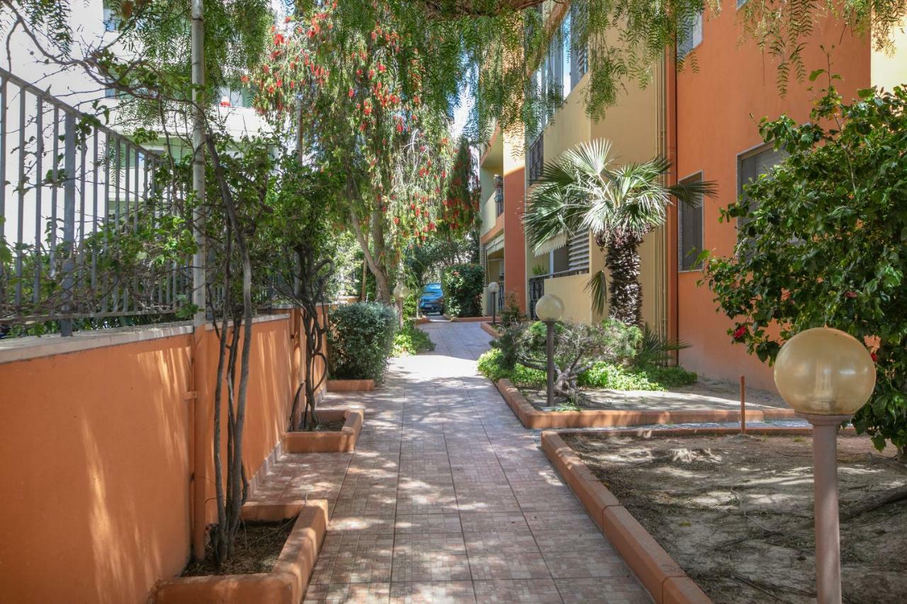 Giardini E Mare Bed & Breakfast Quartu Sant'Elena Exterior photo